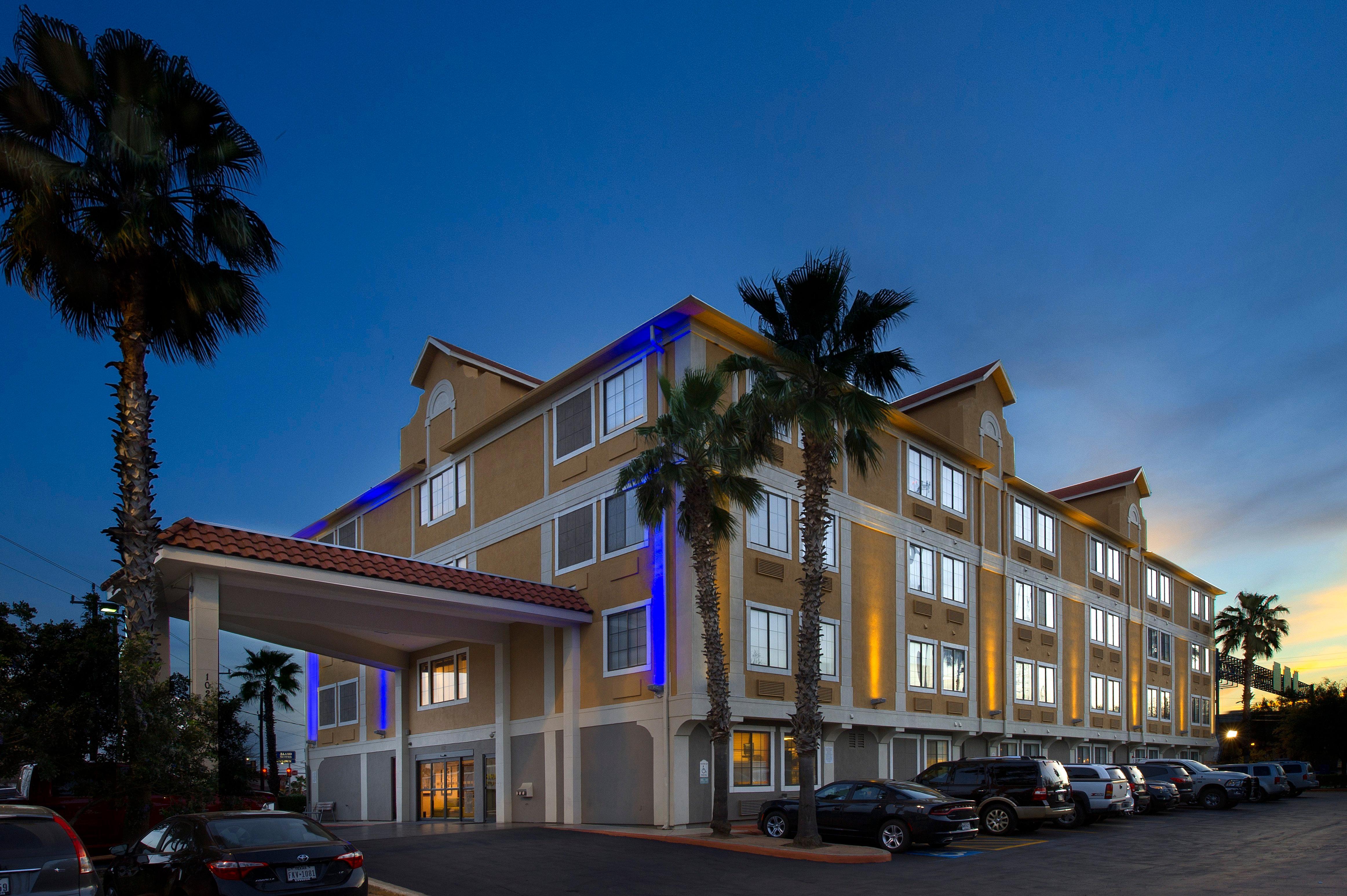 Holiday Inn Express & Suites San Antonio - Downtown Market Area By Ihg Exterior photo