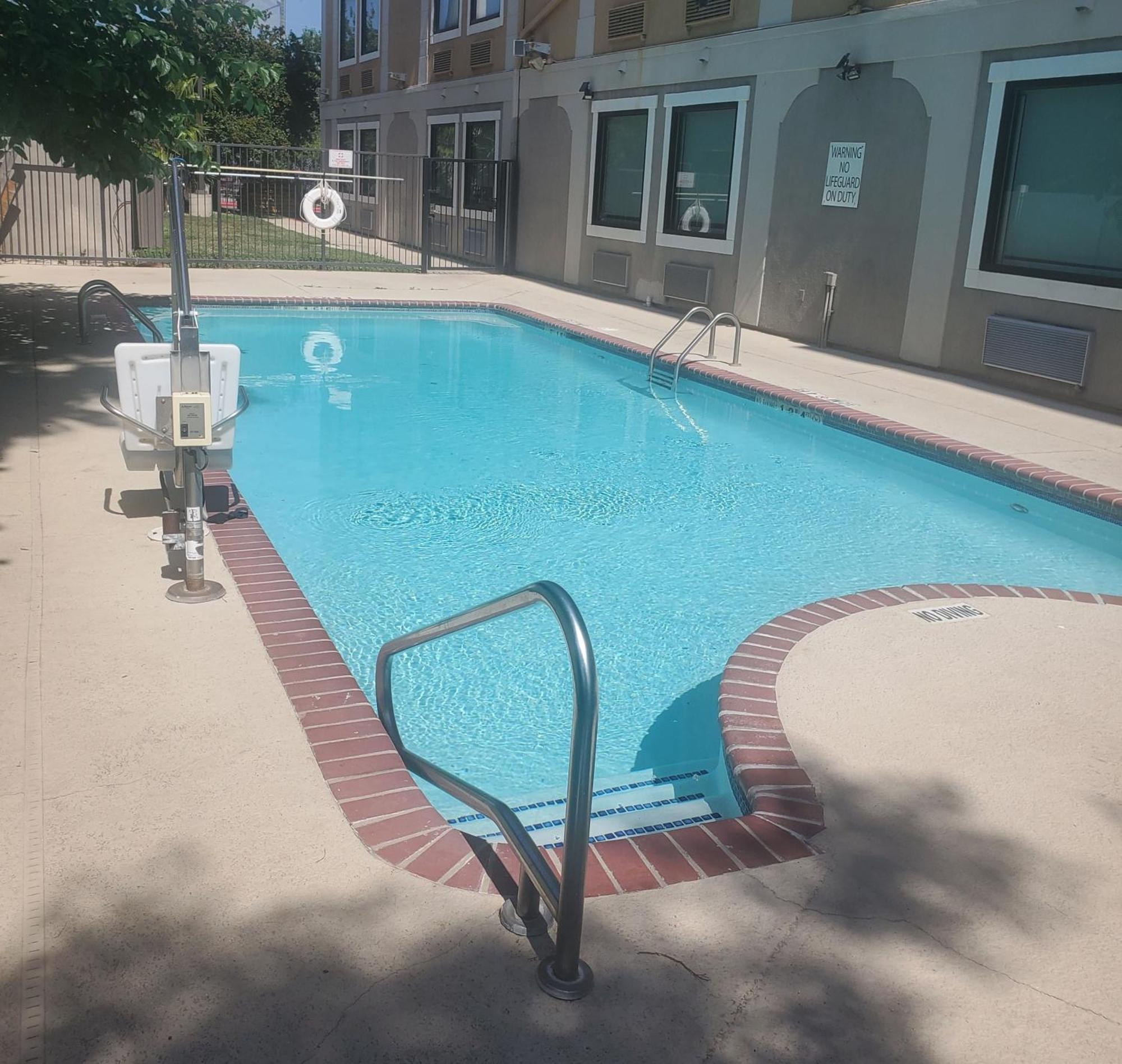 Holiday Inn Express & Suites San Antonio - Downtown Market Area By Ihg Exterior photo
