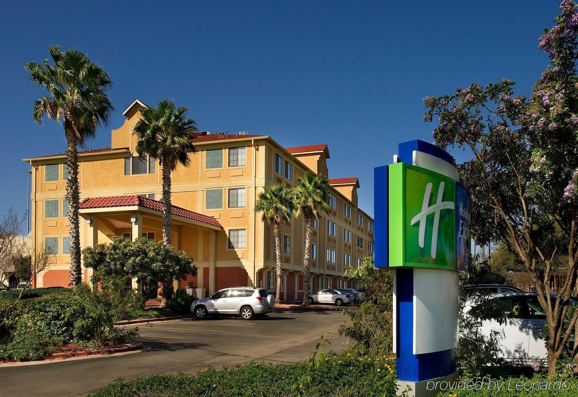 Holiday Inn Express & Suites San Antonio - Downtown Market Area By Ihg Exterior photo