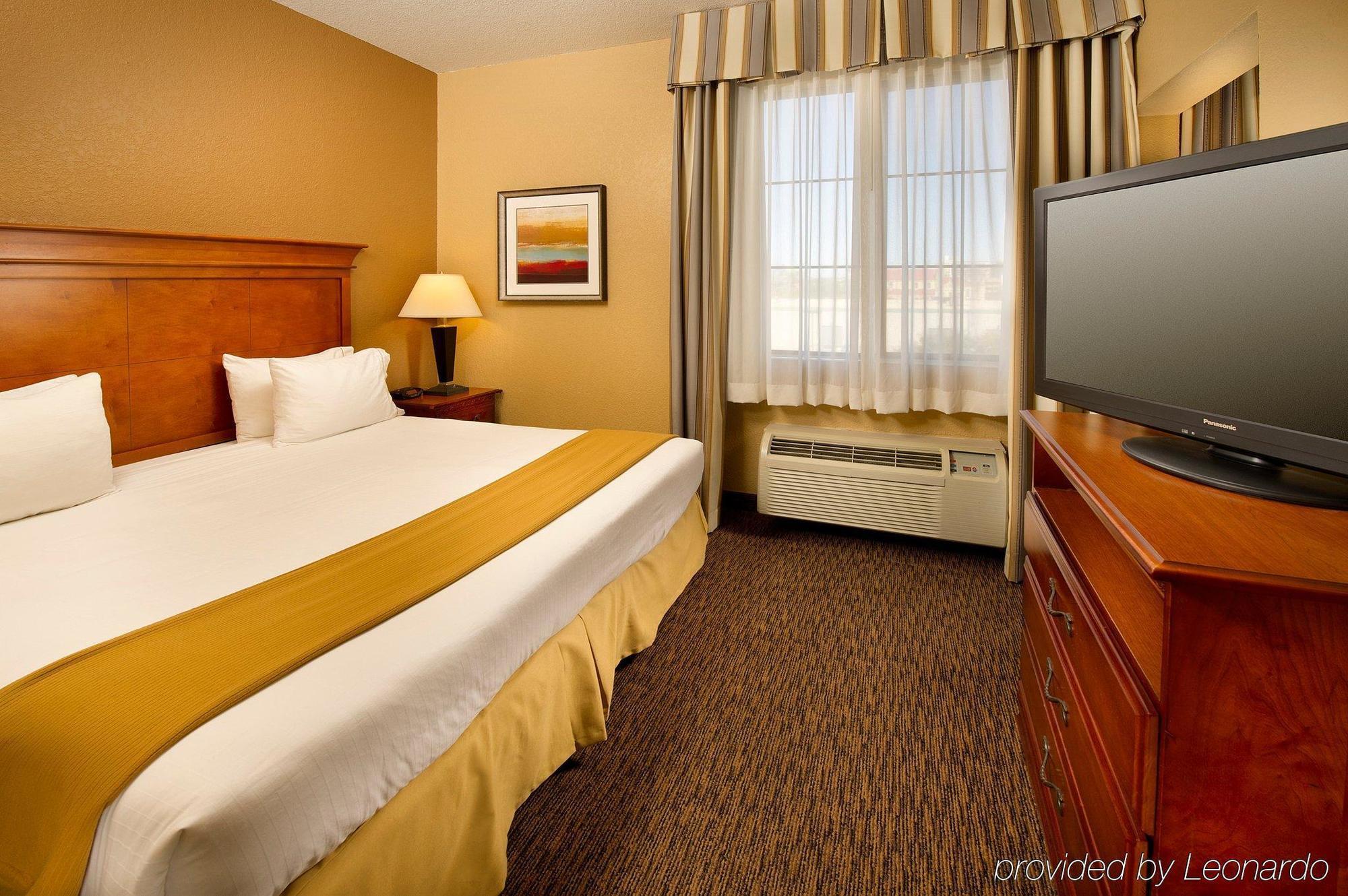 Holiday Inn Express & Suites San Antonio - Downtown Market Area By Ihg Exterior photo
