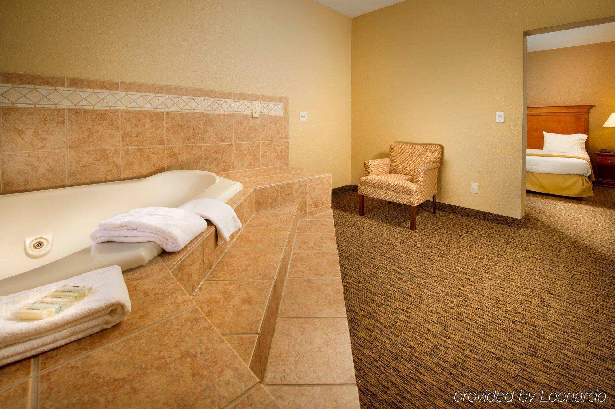 Holiday Inn Express & Suites San Antonio - Downtown Market Area By Ihg Exterior photo