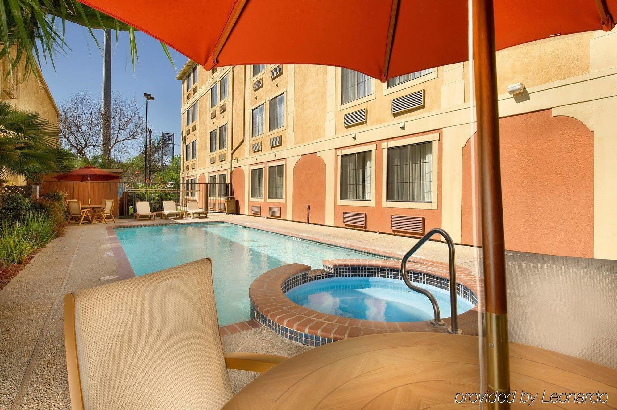 Holiday Inn Express & Suites San Antonio - Downtown Market Area By Ihg Exterior photo