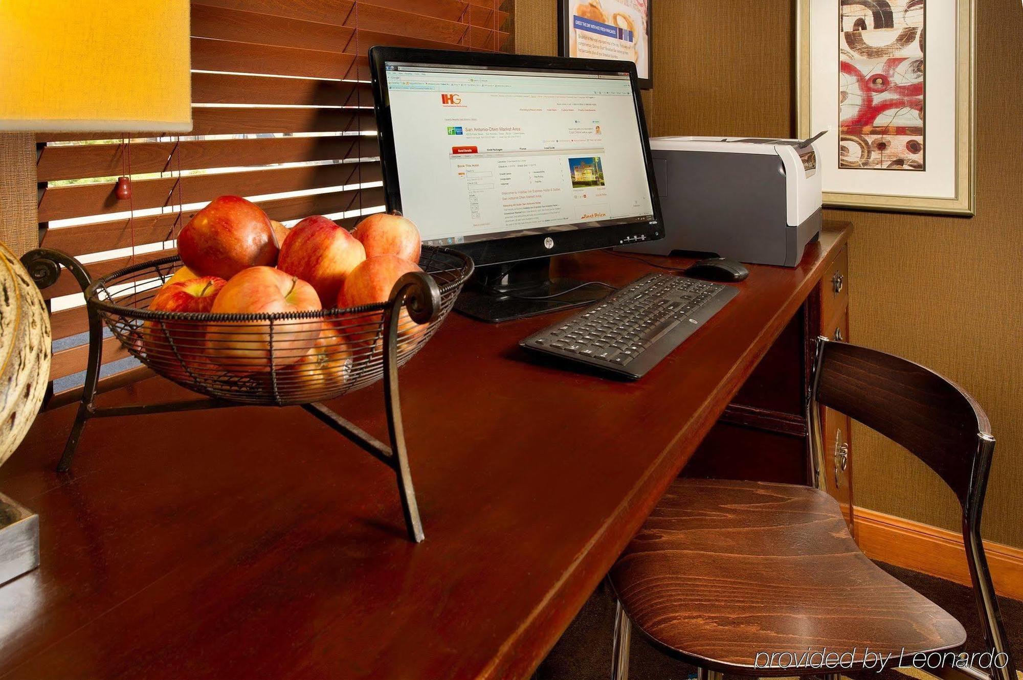 Holiday Inn Express & Suites San Antonio - Downtown Market Area By Ihg Exterior photo